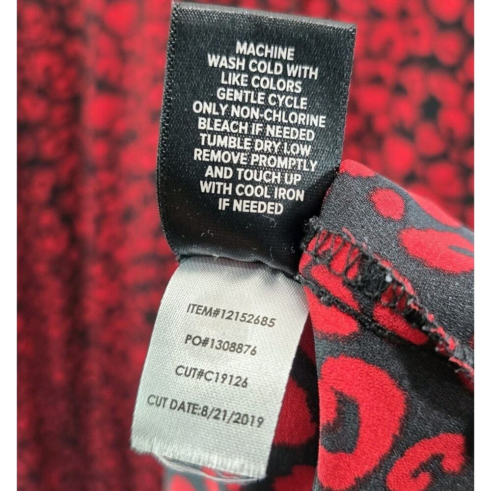 Torrid Shirt Womens 5 5X Red Black Blouse Heart Button Up Harper Leopard Cheetah - Picture 10 of 13